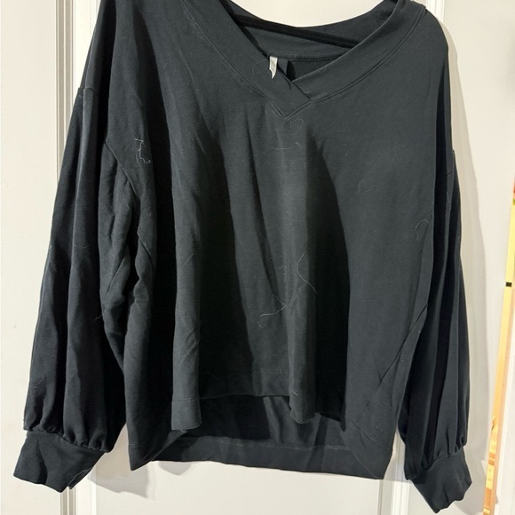 Travis Mathew Black V-Neck Sweatshirt - Picture 1 of 2